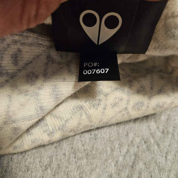 NWT Moose knuckle monogram toque - Picture 7 of 10